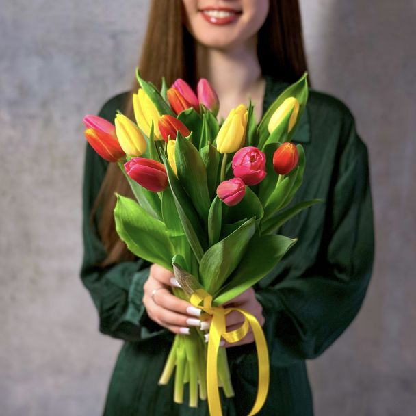 Букет из 15 тюльпанов микс