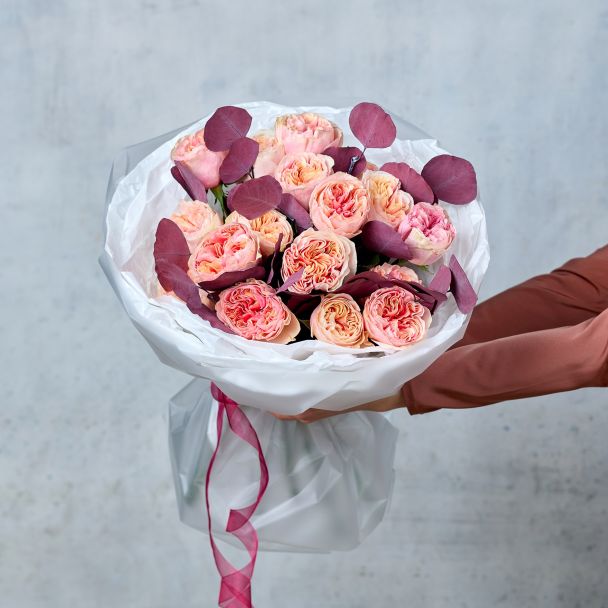 Букет из 17 пионовидных роз