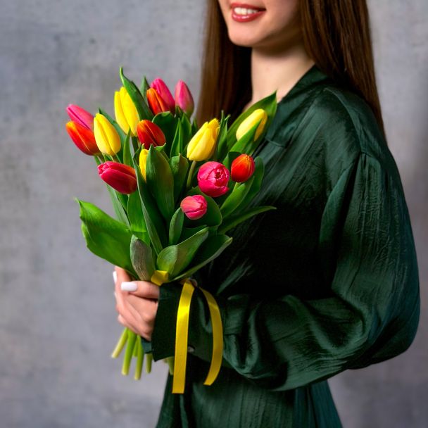 Букет из 15 тюльпанов микс